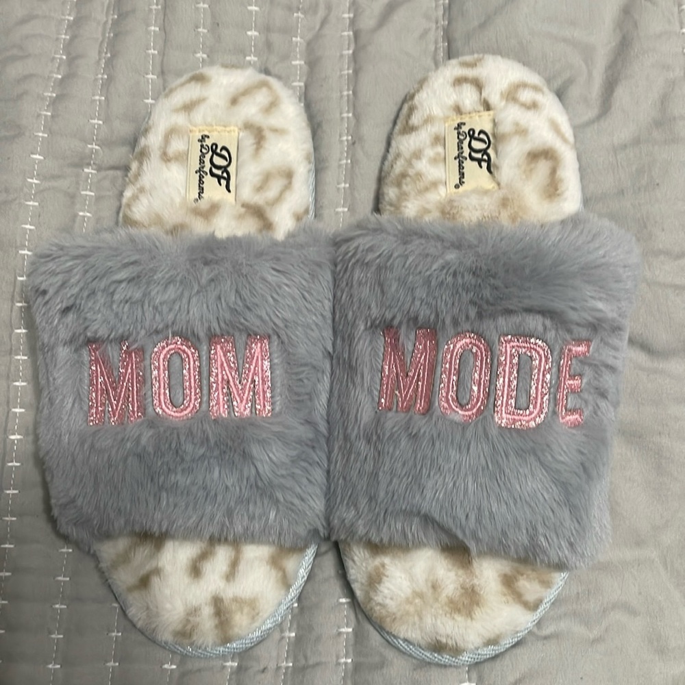 Mom mode fuzzy slippers